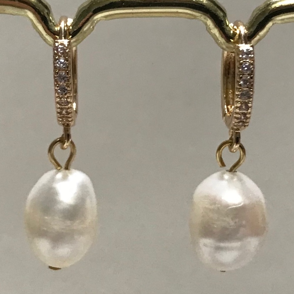 Kate Middleton Handmade Replica Earrings, Gold Rhinestone Hoops & Real Pearls - Picture 7 of 13